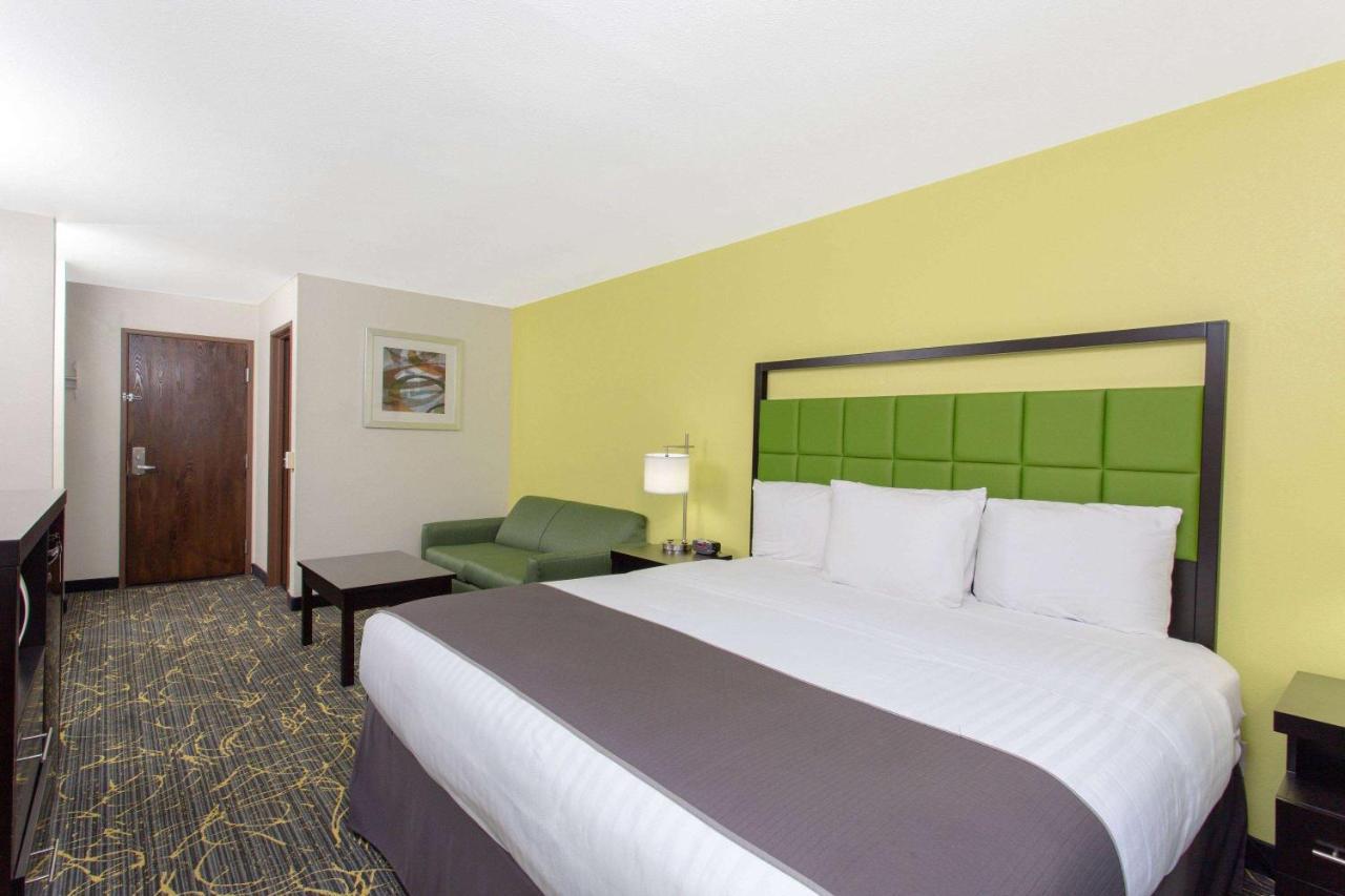 Americinn And Suites By Wyndham Delafield-Waukesha-Milwaukee Exterior foto
