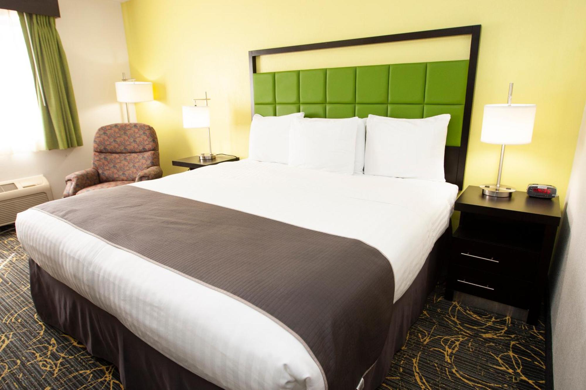 Americinn And Suites By Wyndham Delafield-Waukesha-Milwaukee Quarto foto